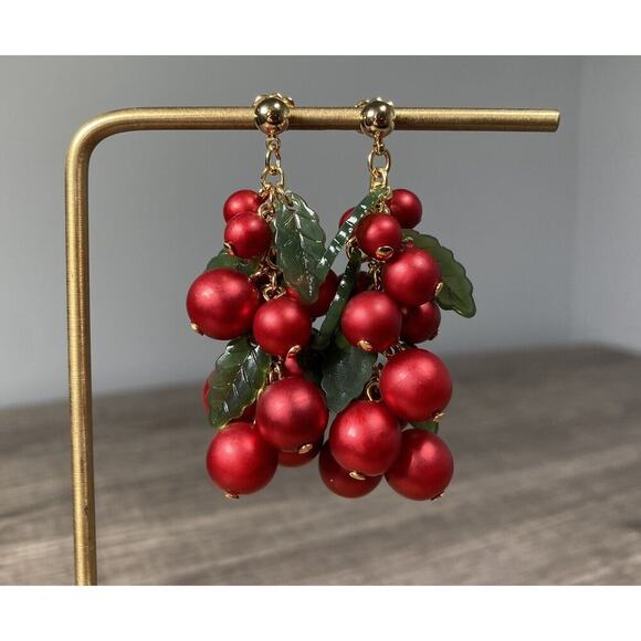 1990s Avon Gold Tone Red Berry And Leaves Bead Dangle Earrings Pierced Vintage - Picture 1 of 6